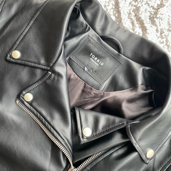 Torrid faux leather moto jacket/coat - Picture 5 of 9